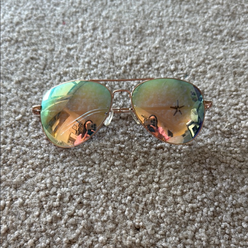 Aviator Sunglasses with Reflective Lenses
